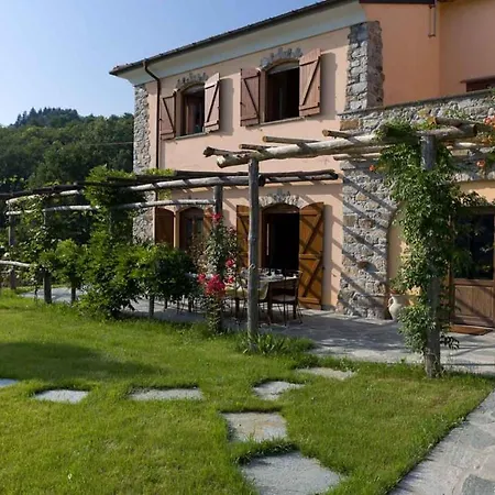 Villa Arbeio 8&6, Emma Varese Ligure