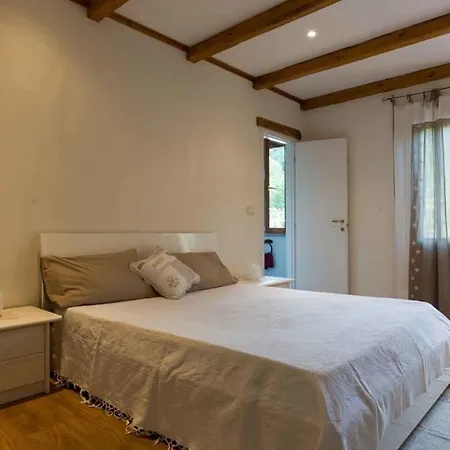 Villa Arbeio 8&6, Emma Varese Ligure