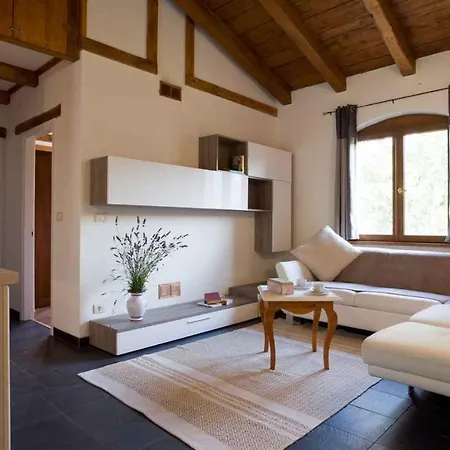 Villa Arbeio 8&6, Emma *